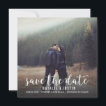 Anúncio Quadrado de Save the Date com Foto Caprich<br><div class="desc">Anúncio de save the date caprichoso e elegante com foto apresentando caligrafia moderna branca e fundo com padrão de listras</div>