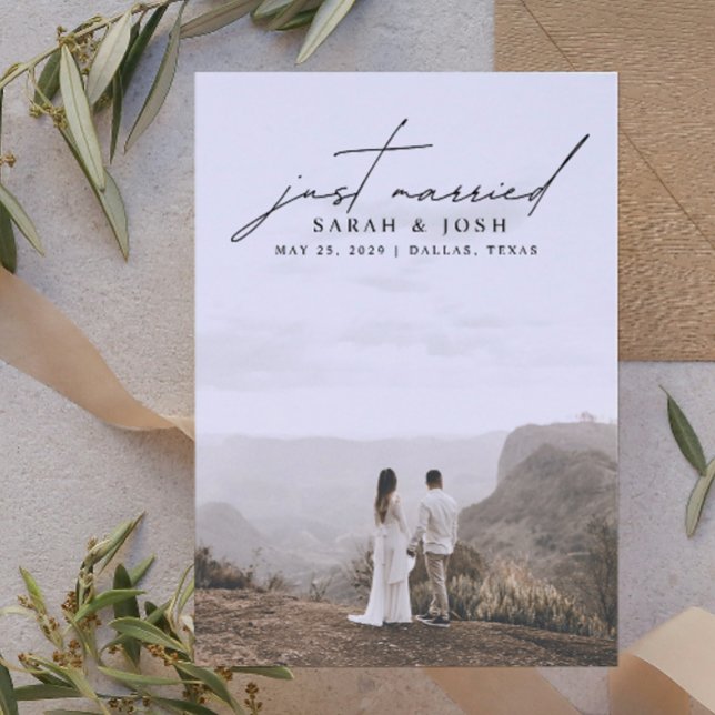 Anúncio Recem casados Minimalista Moderno Casamento de Fot (Easily personalize this modern wedding announcement with your photo and text for a personalized card)