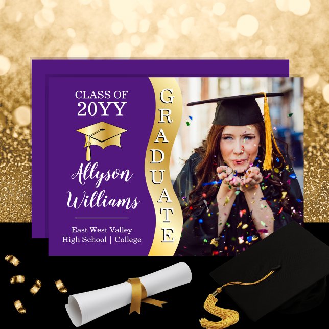Anúncio Roxo | Foto do Boné Formando de onda do Formando D (Purple and Gold Tone Graduate Wave Grad Cap Photo Announcement - Print | Download)