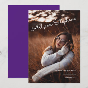 Anúncio Script Classy Texto Branco Foto Graduação Roxa