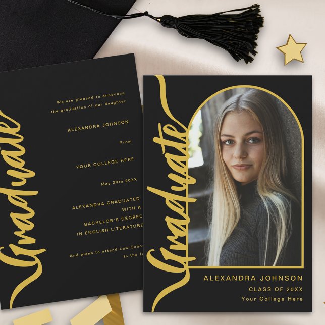 Anúncio Script Dourado do Arch de Fotografia do Formando M (Modern Graduate photo Black and gold elegant script Graduation announcement card)