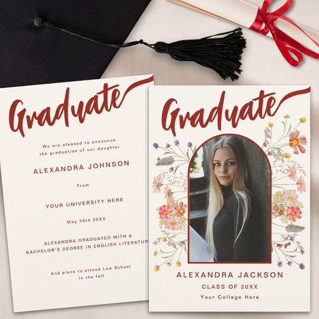 Anúncio Script Elegante do Arch de Fotografia do Formando  (Boho floral burnt orange script graduate photo arch graduation announcement card wildflowers)