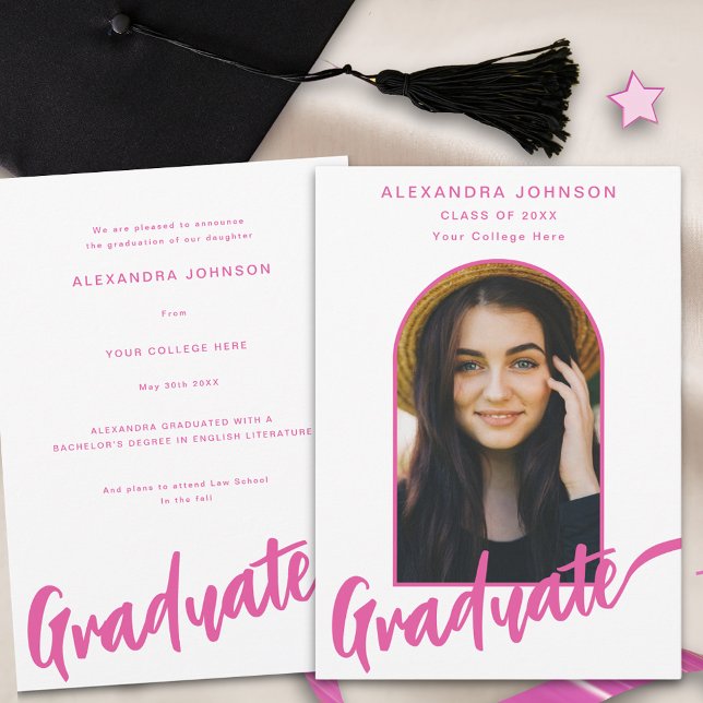 Anúncio Script rosa moderno do Formando Photo Arch (Elegant hot pink script graduate photo boho arch Graduation announcement card)