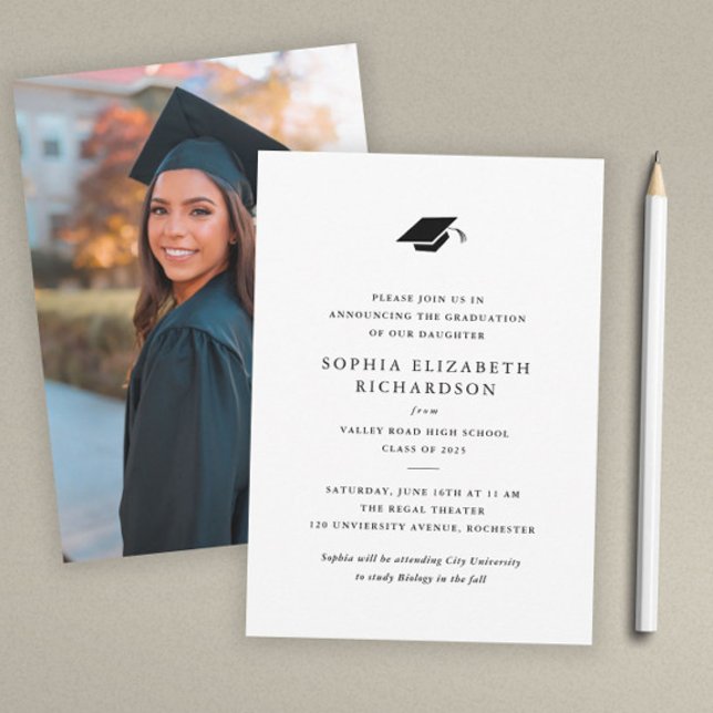 Anúncio Simples Clássico Preto e Branco Foto Formatura  (Simple black and white formal photo graduation announcement.)