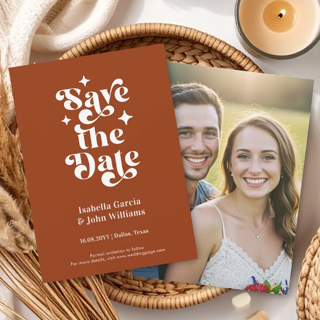 Anúncio Tipografia Retro Foto Casamento Save The Date (Front and back of the card is shown in 4.5 x 6.25 inches. Choose size, paper, and corner style.
)