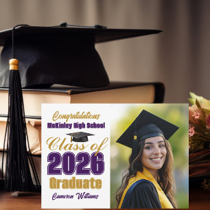 Anúncio Turma de 2026 em Ouro e Roxo Foto de Formatura