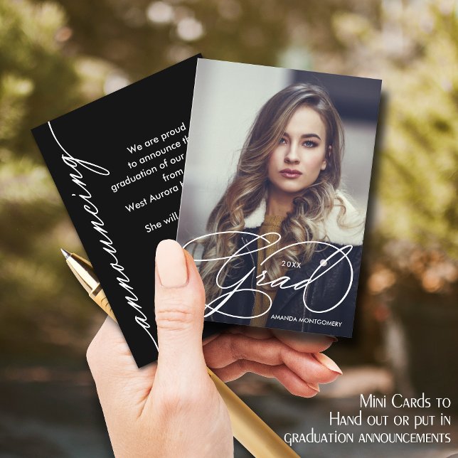 Anúncios de Graduação de Fotos Pequenas Elegantes (Small 3.5" x 2.5" graduation invitations to hand out or put in your mailed school announcements.)