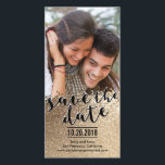 Apaixonando Poupa Os Cartões com fotos De Data<br><div class="desc">Estes cartões com fotos modernos e quentes solicitam aos seus convidados que guardem a data para o seu grande dia. Disponível em outras cores (as solicitações de cores personalizadas são bem-vindas!).</div>