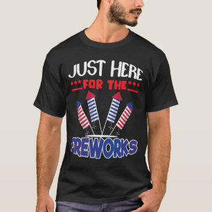 Apenas aqui para a camiseta engraçada de fogos de