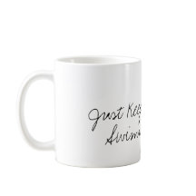 "Apenas mantenha nadar" a caneca de café do peixe