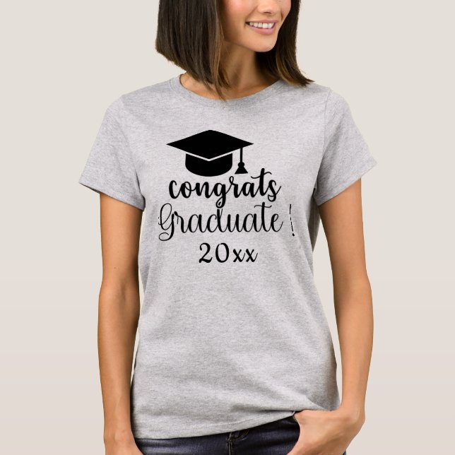 Apenas uma garota com uma camisa de graduação de g (Frente)