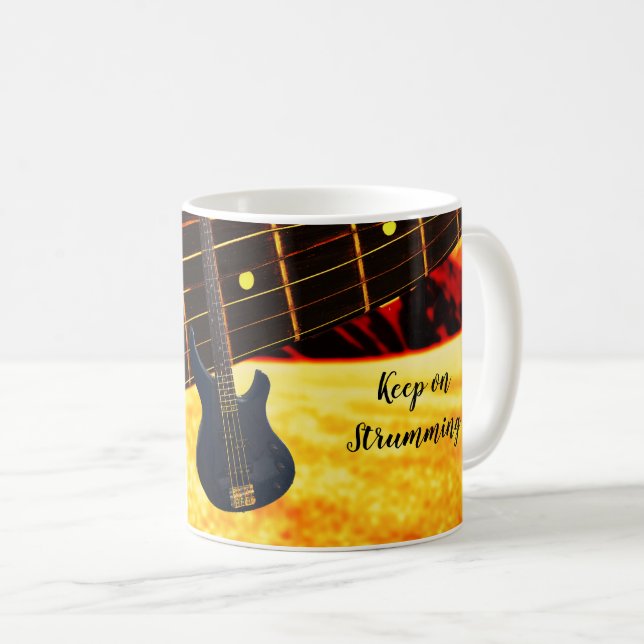 Apertando minha caneca de café de guitarra (Frente Esquerda)