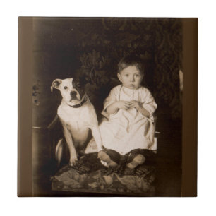 aproximadamente 1910 pitbull e bebê RPPC