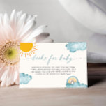 Aqui Vem O Cartão De Recepção De Solicitação Do Li<br><div class="desc">Cartão de cerimônia para solicitação de livro de chá de fraldas bonito com sol,  nuvens e design de arco-íris a cores.</div>