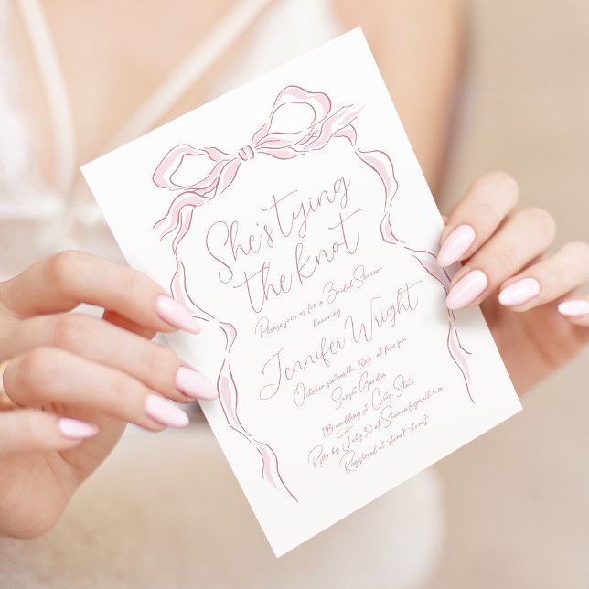 Arco Rosa Ela Está Casando Convite Chá de Noiva (Pink Bow She's Tying the Knot Bridal Shower Invitation)