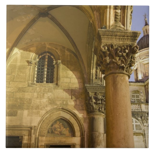 Arcos do Palácio do Reitor com a Catedral de Dubro (Frente)