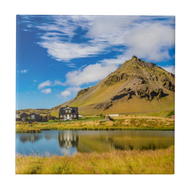 Arnarstapi Amtmansshus E Monte Stapafell, Islândia (Frente)