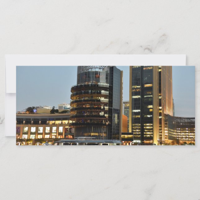 Arquitetura de Dubai à noite (Frente)