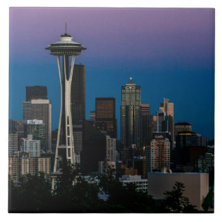 Arquitetura de Seattle sob o céu roxo