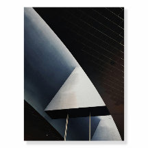 Arquitetura incrível com nuvens e construção