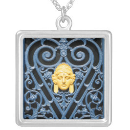 Art Deco Cabeça Mulher Coração Ferida Colar Ferro 