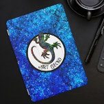 Art Gecko<br><div class="desc">Arte Gecko Esta capa de telefone é decorada com uma bela e espumante silhueta de lagartixa multicoloração em círculo. O fundo é um padrão azul brilhante que lembra a água. O texto engraçado dizendo "Art Gecko" é uma referência a "Art Deco", você pode personalizá-lo como quiser.</div>
