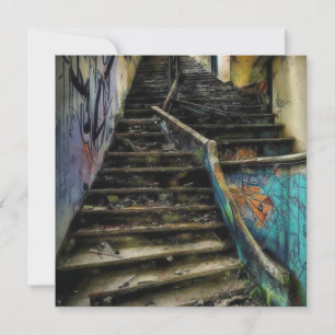 Arte Urbana em Escadas de Edifício Abandonado