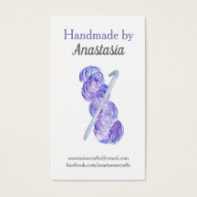 Artesanato de crochê feito de mão roxa