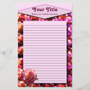 Artigos de papelaria alinhados rosa de cora
