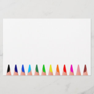 Artigos de papelaria coloridos da arte dos lápis