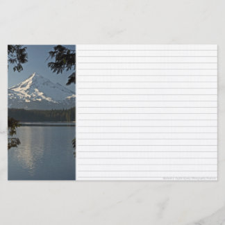 Artigos de papelaria perdidos bonitos do lago
