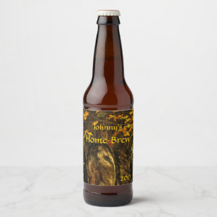 Árvore antiga com etiqueta da cerveja da folha do