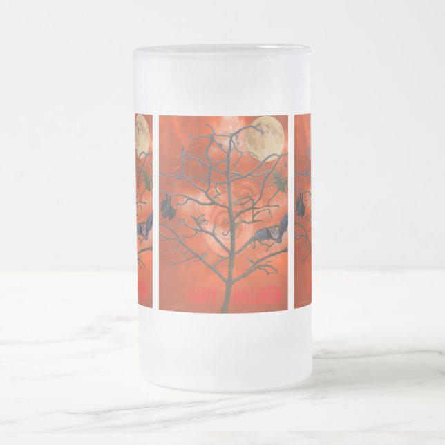 Árvore morto entre uma caneca torta de laranja (Centro)