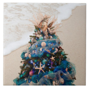 Árvore tropical de Natal costeiro da felizÁrvore d