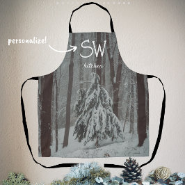 Árvores cobertas de neve na suja floresta de inver