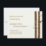 Árvores de Bétula Salve o Anúncio da Data - Amêndo<br><div class="desc">Lindas bétulas se unem para criar um convite de casamento moderno e artístico,  inspirado na natureza,  que seus amigos e familiares certamente irão adorar. As iniciais do casal gravadas na árvore tornam este design extremamente especial e único.</div>