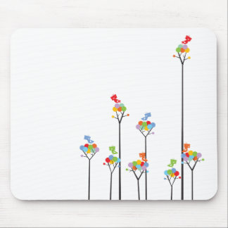 Árvores pontilhadas & presente colorido Mousepad