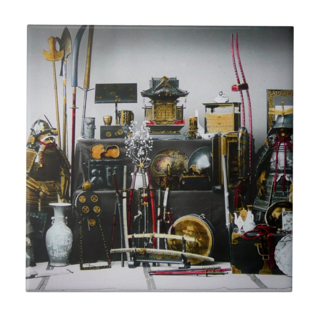 As armas e a armadura do samurai antigo Japão (Frente)