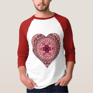As camadas da camisa leve dos homens do coração