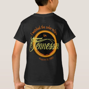 As camisas do miúdo olhado do TN do eclipse solar