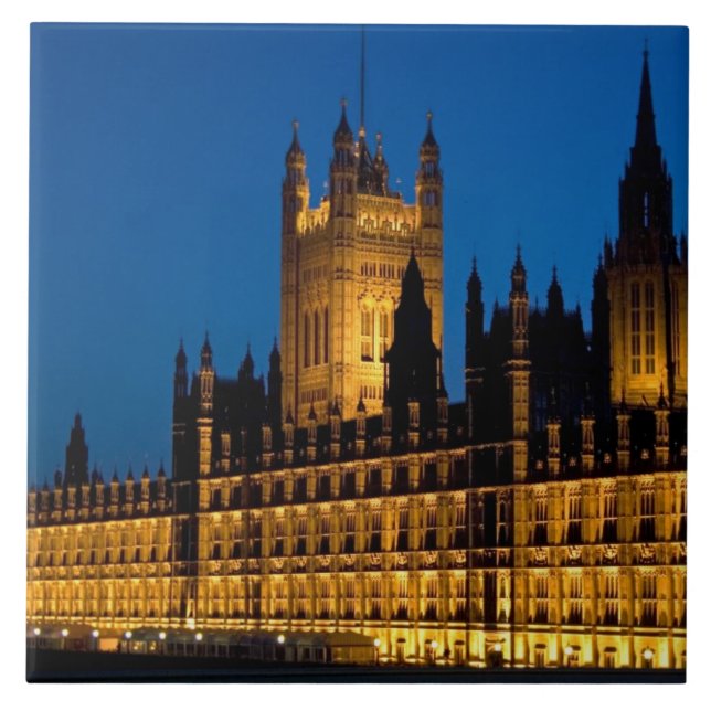 As Casas do Parlamento à noite na cidade de (Frente)