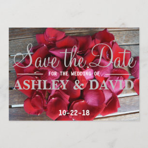 As pétalas de rosa vermelha salvar o cartão de