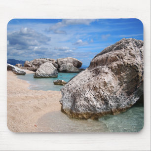 As rochas em Cala Mariolu encalham no mousepad de