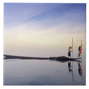 Ásia, Birmânia, (Mianmar) Barco de pesca refletido