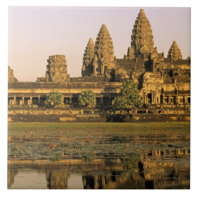 Ásia, Camboja, Siem Reap. Angkor Wat. (Frente)