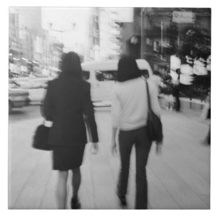 Ásia, Japão, Tóquio. Mulheres jovens no Ginza.