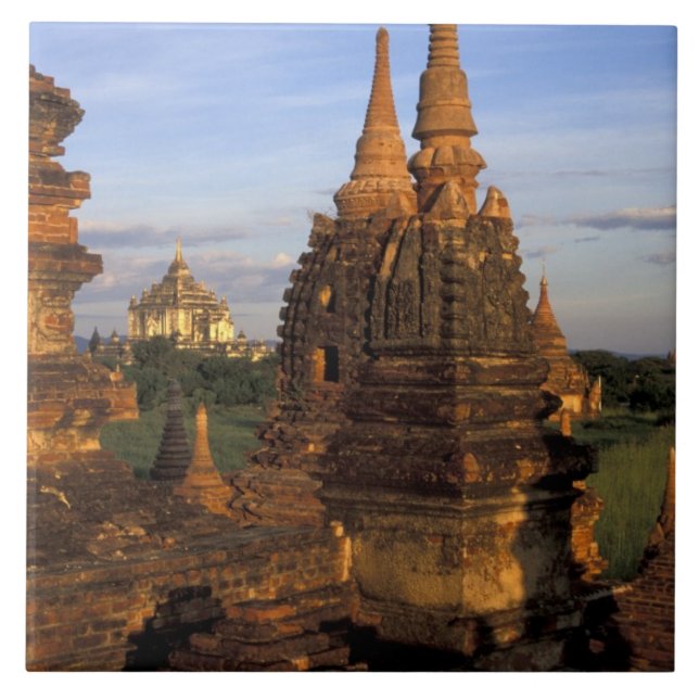 Ásia, Mianmar, Bagan. Antigos templos e (Frente)