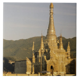 Ásia, Mianmar, Lago Inle. Pagodes.