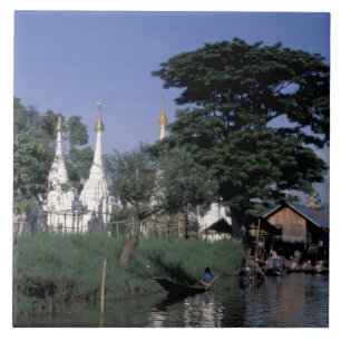 Ásia, Mianmar, Lago Inle. Um mercado flutuante.