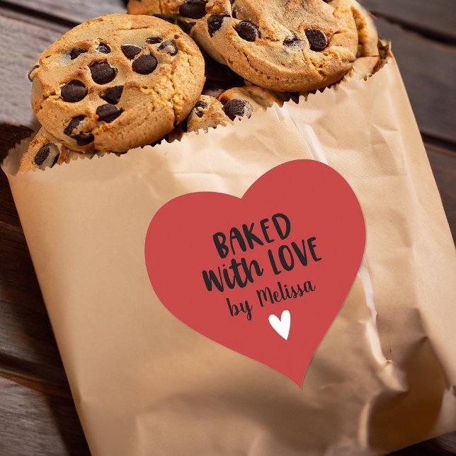 Assado com Amor Adesivo Vermelho Coração Caseiro (A cute red baked with love sticker is perfect for decorating your treat bags.)